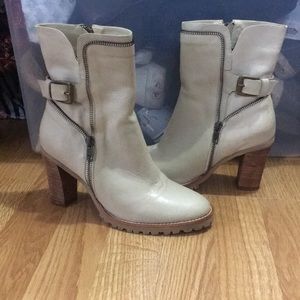Lucerna heeled bootie size 8